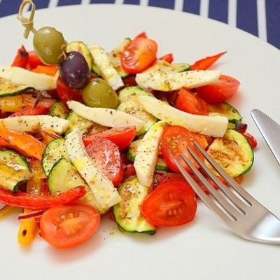 Салат из овощей-гриль с моцареллой