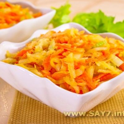 Салат с кольраби, сельдереем, яблоком и морковью