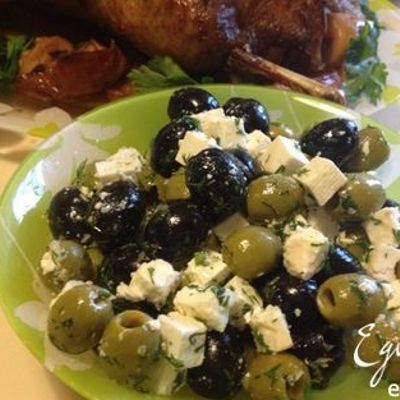 Салат закуска с оливками и фетой