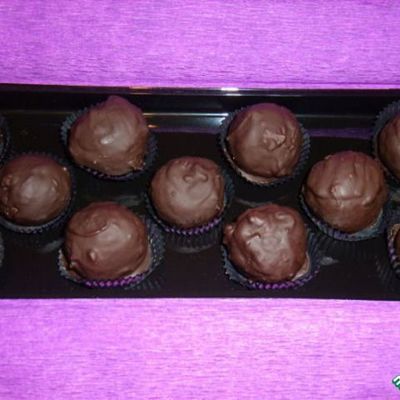 Шоколадные конфеты с орехами и сухофруктами