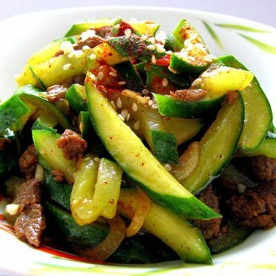 Веча или салат из огурцов с говядиной по-корейски