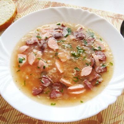 Рисовый суп с колбасой и сосисками