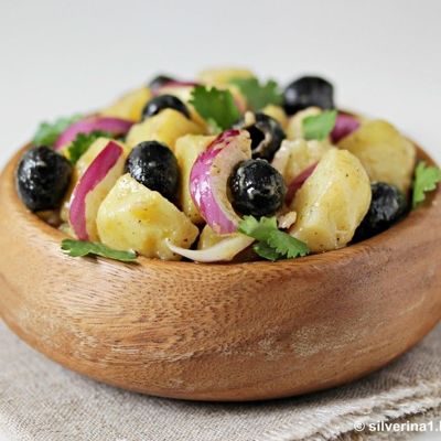 Картофельный салат с маслинами