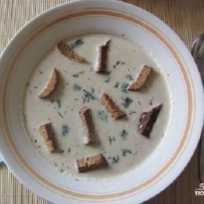 Суп из кольраби с гренками