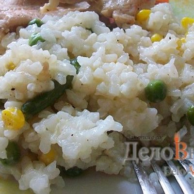 Рис с горошком, кукурузой и стручковой фасолью
