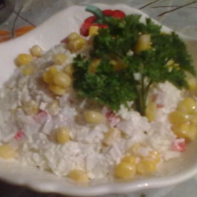 Крабовый салат с кукурузой и пекинской капустой