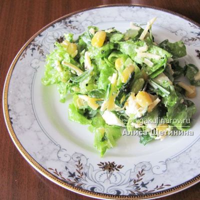 Легкий салат Солнечный с кукурузой и зеленью