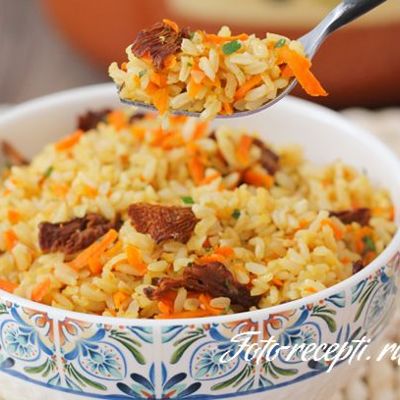 Гарнир из риса с грибами и морковью