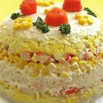 Салат-торт из риса с кукурузой