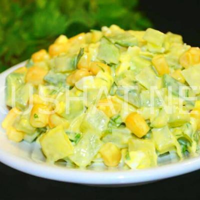 Салат из зеленой редьки с кукурузой