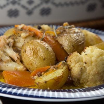 Картошка в духовке с овощами.
