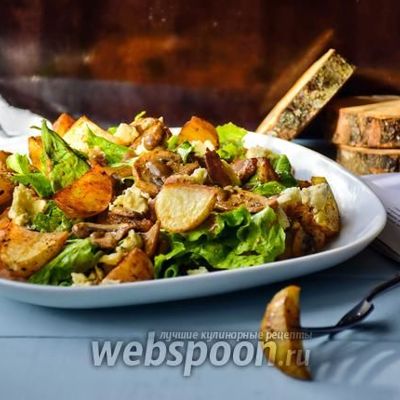 Картофельный салат с беконом и голубым сыром