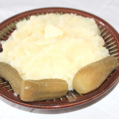 Картофельное пюре c солеными огурцами