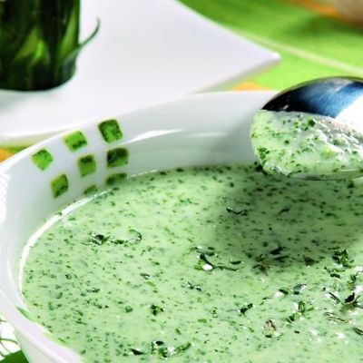 Зеленый суп из простокваши