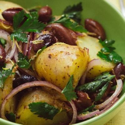Салат из картофеля с маслинами
