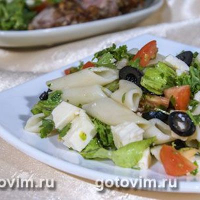 Макаронный салат с брынзой и маслинами