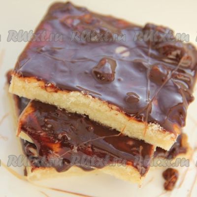 Печенье с шоколадом и орехами