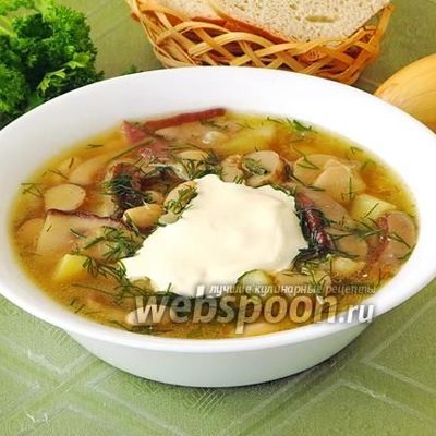 Суп с фасолью и боровиками