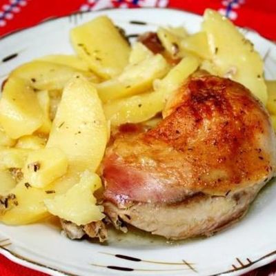 Куриные окорочка с картошкой в духовке