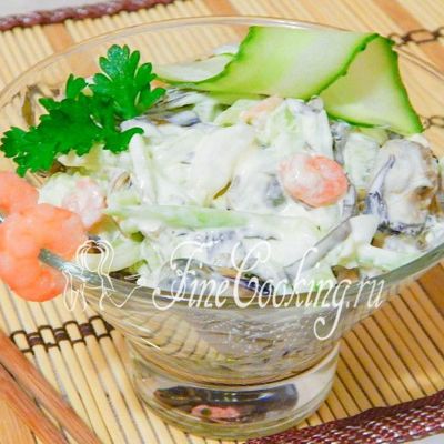 Салат из морской капусты с морепродуктами
