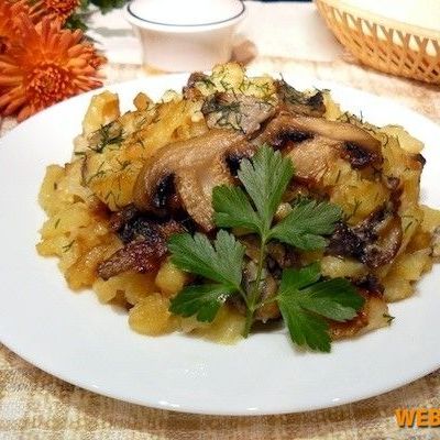 Жареная картошка с грибами и сливками