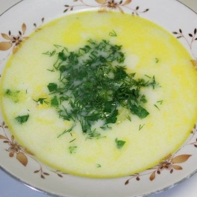 Сырный суп на курином бульоне