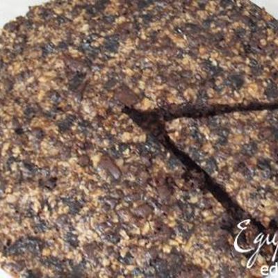 Шоколадно-ореховый пирог с черносливом