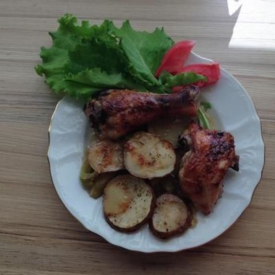 Курица с кабачками и картофелем в духовке