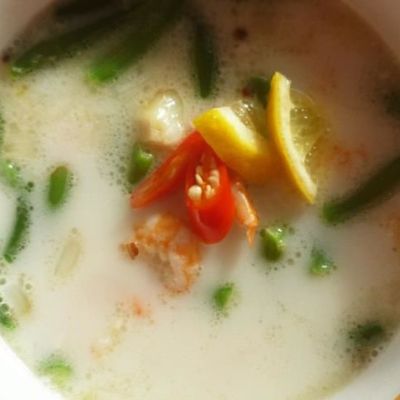 Суп с креветками, стручковой фасолью и кокосовым молоком