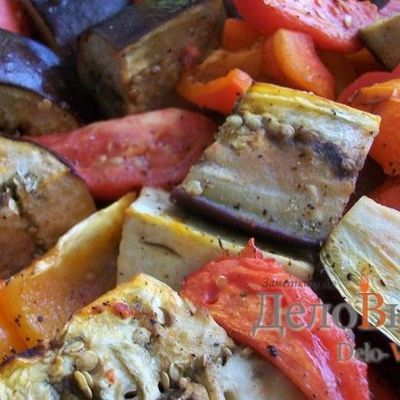Печеные овощи. Баклажаны, томаты и перцы запеченные в духовке