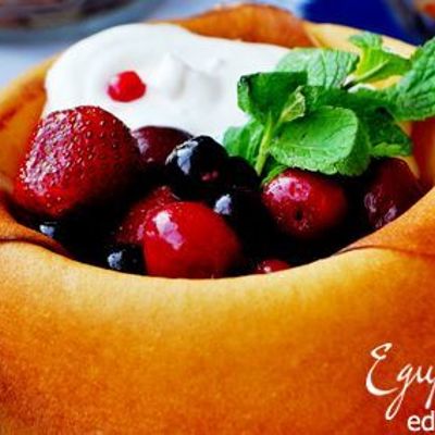 Блинчики десертные с сырным кремом и ягодами
