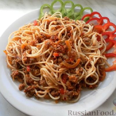 Спагетти с фаршем и овощами