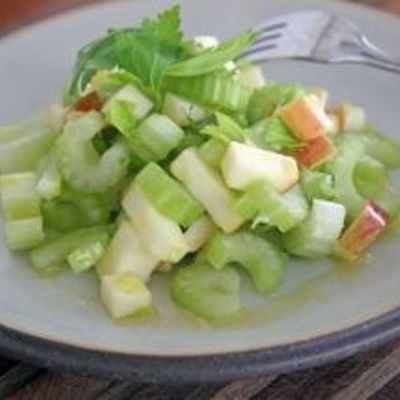 Салат из сельдерея с яблоком