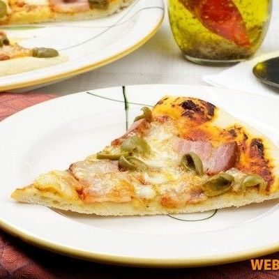 Пицца с моцареллой и оливками