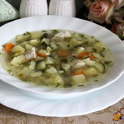 Куриный суп с цукини и зеленым горошком
