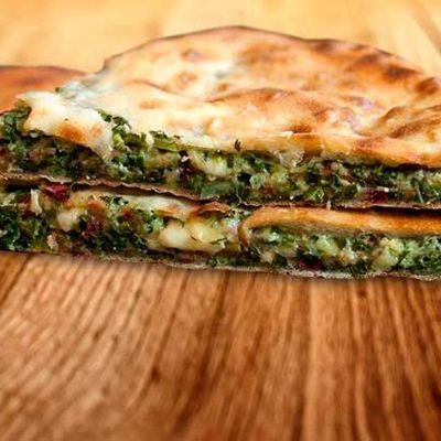 Осетинский пирог с зеленью и сыром сулугуни