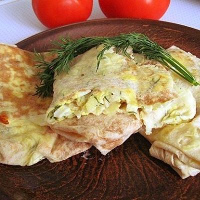Лаваш с сыром, яйцом и зеленью