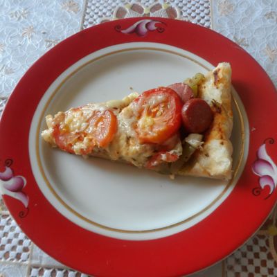 Домашняя пицца с огурцами из слоеного теста в мультиварке