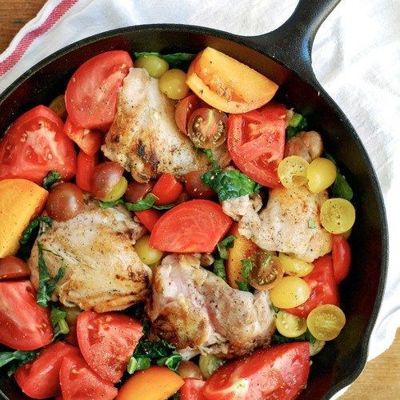 Курица в паприке с овощами.