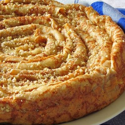 Блинный пирог с творогом, изюмом и грецкими орехами