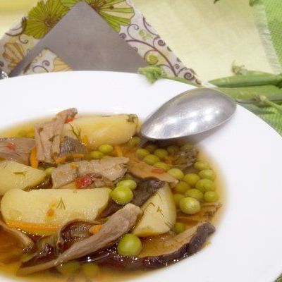 Суп с зеленым горошком и белыми сушеными грибами