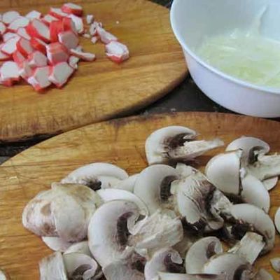 Жареные грибы крабовые палочки