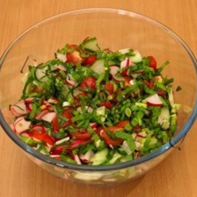 Салат из черемши и редиса