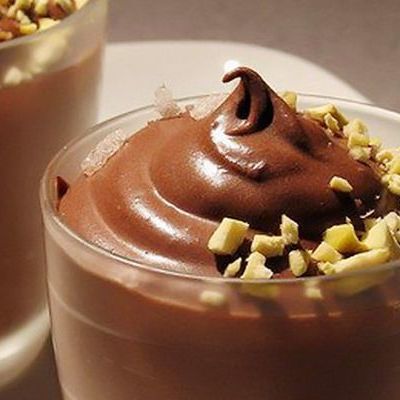 Десертный шоколадный крем с фисташками.