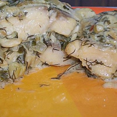 Тушеная рыба под соусом из сметаны