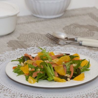 Цитрусовый салат с лососем