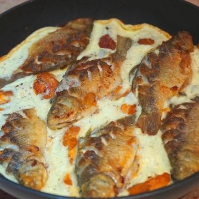 Блюда русской кухни жареные карасики