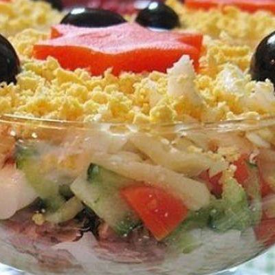 Салат с тунцом консервированным, яйцом и сыром