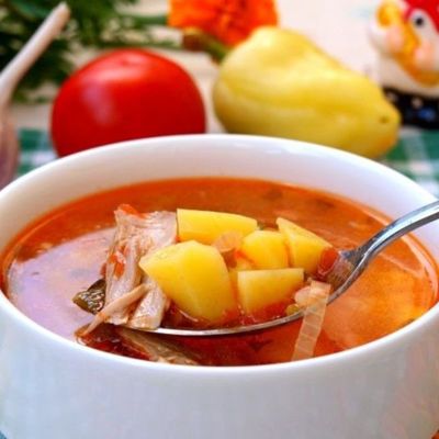 Низкокалорийный суп из индейки, перцев и томата