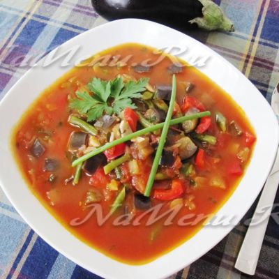 Томатный суп с фасолью и баклажанами